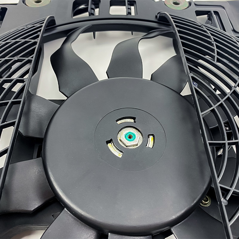 E39 রেডিয়েটার ফ্যান 300W বৈদ্যুতিক ফ্যান রেডিয়েটার শীতল ফ্যান সমাবেশ ইঞ্জিন মডেলের জন্য